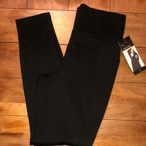 Women’s size Medium black leggings NWT